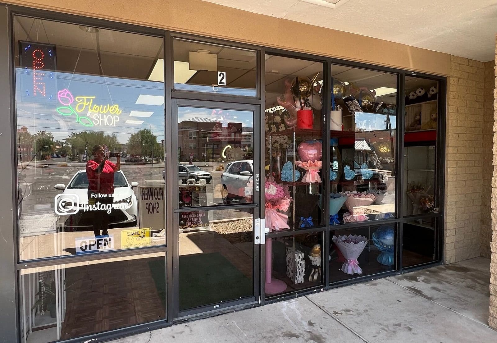 Vibrant Window Cleaning for Beicis Flower Shop image