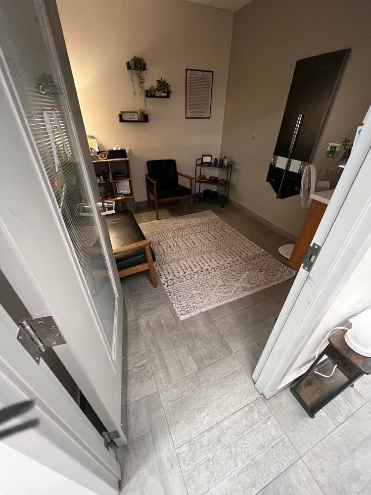 Revitalizing Tile and Grout for Sparkling Floors image